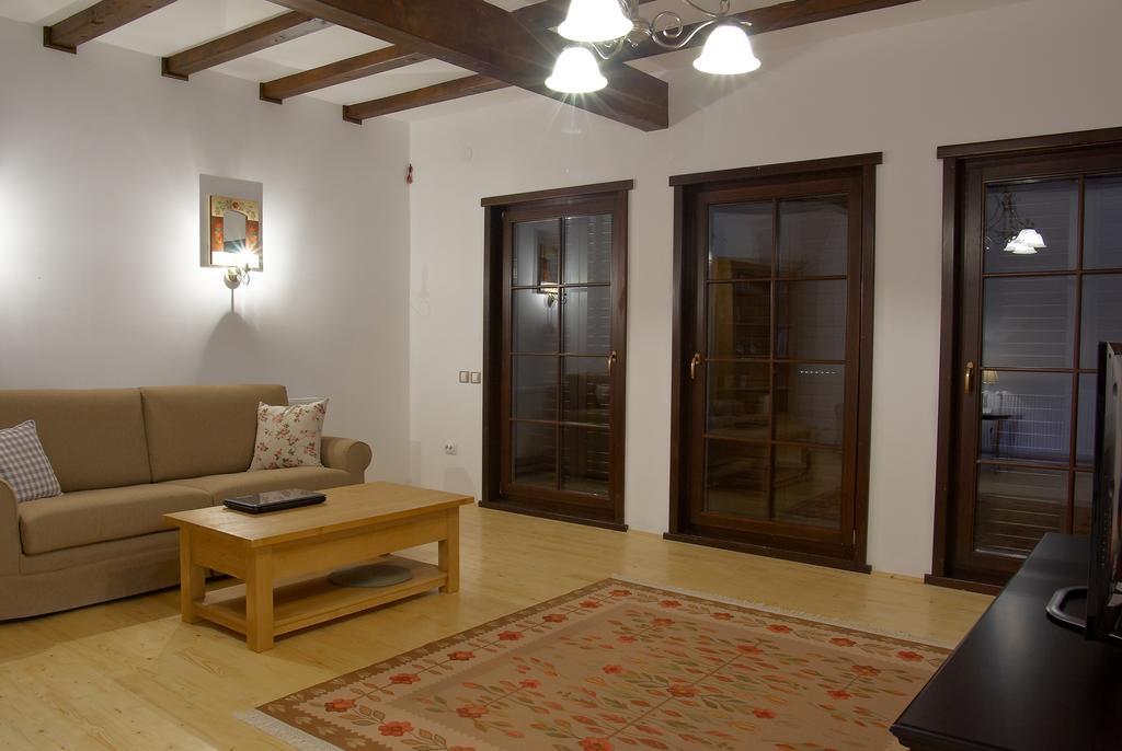 Casuta Cu Prieteni Cornu de Jos Room photo